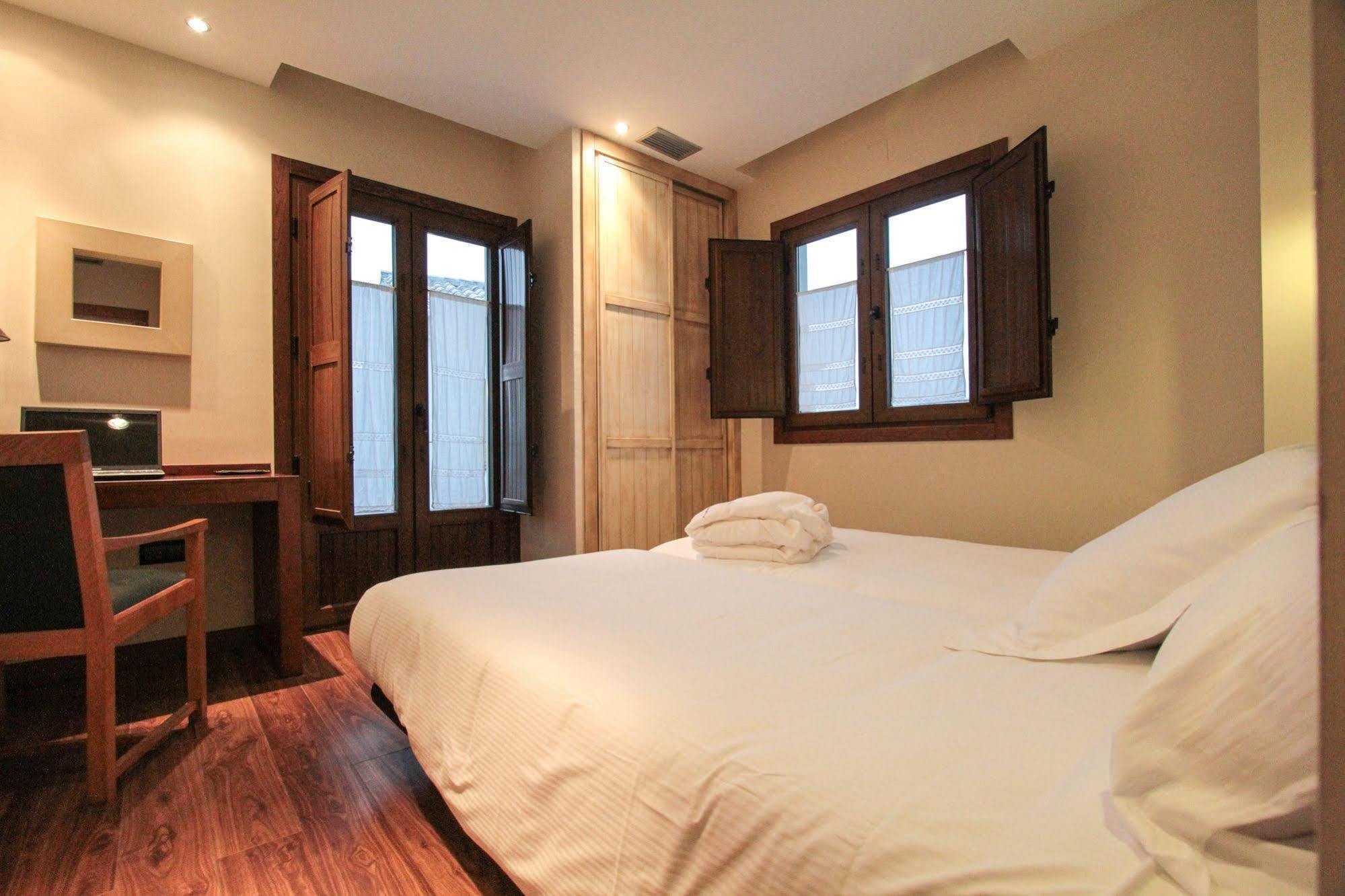 Apartamentos Turisticos Aguas De Viznar Luaran gambar
